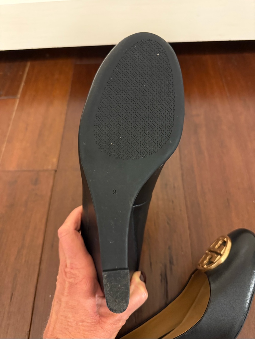 Tory Burch Black Leather Flats with Gold Logo Medallion - Picture 6 of 9